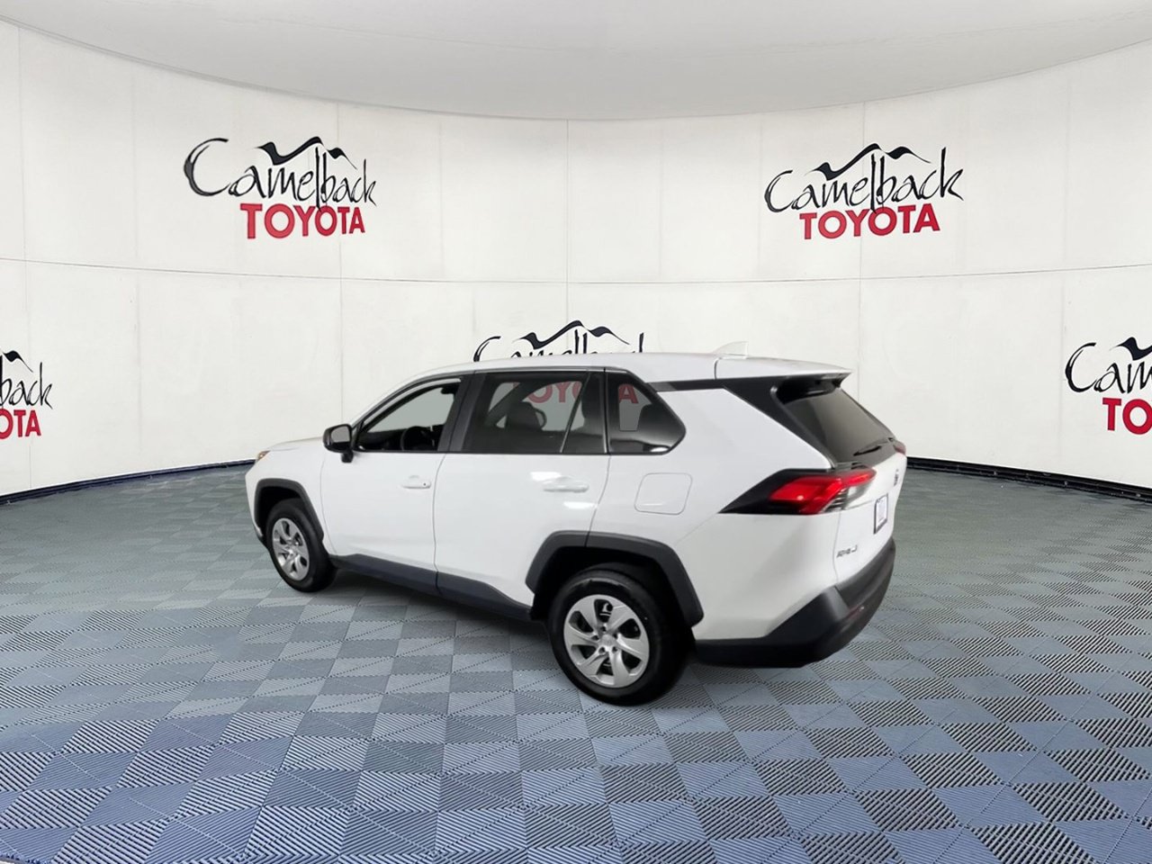 Used 2025 Toyota RAV4 LE AWD/4WD image 8