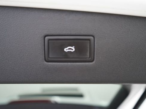 Used 2022 Volkswagen Tiguan SE w/ Panoramic Sunroof Package image 56