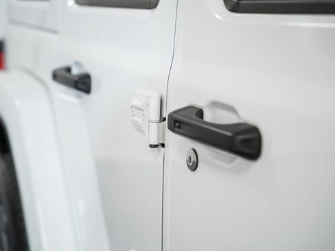 Used 2024 Jeep Wrangler Unlimited w/ Convenience Group AWD/4WD image 19
