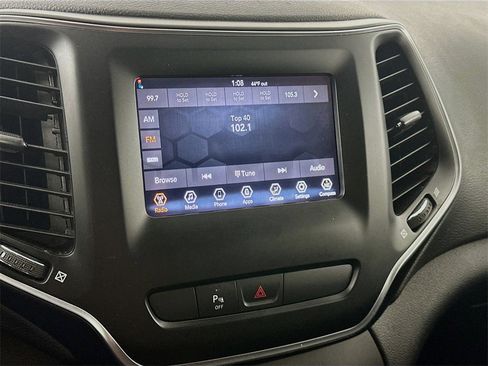 Used 2020 Jeep Cherokee Latitude Plus image 17