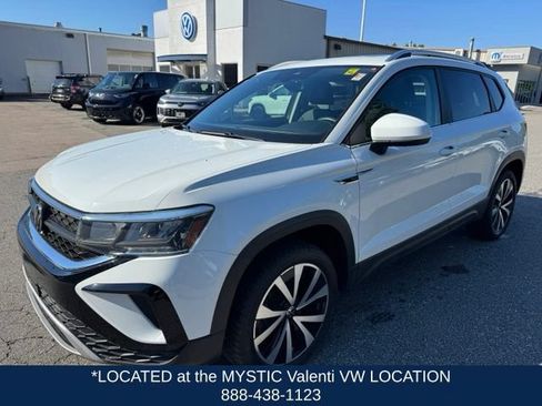 Certified 2023 Volkswagen Taos SE w/ Panoramic Sunroof Package FWD image 1