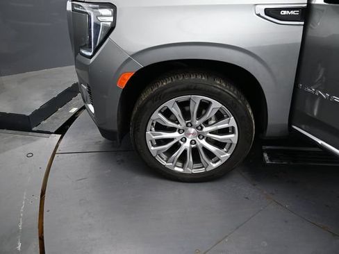Used 2023 GMC Yukon Denali AWD/4WD image 13