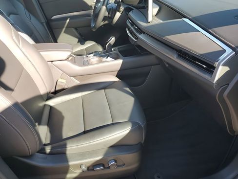 Used 2024 Cadillac XT4 Premium Luxury image 16