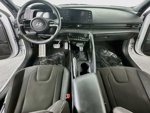 Used 2025 Hyundai Elantra Sport FWD image 17