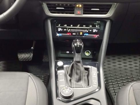 New 2025 Volkswagen Taos SE image 35