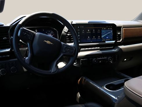 Used 2025 Chevrolet Silverado 2500 High Country w/ High Country Premium Package AWD/4WD image 16