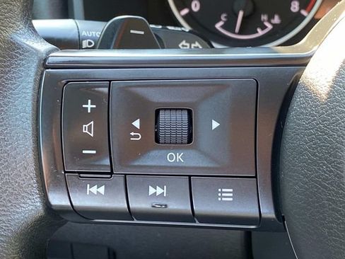 Used 2023 Nissan Rogue S AWD/4WD image 18