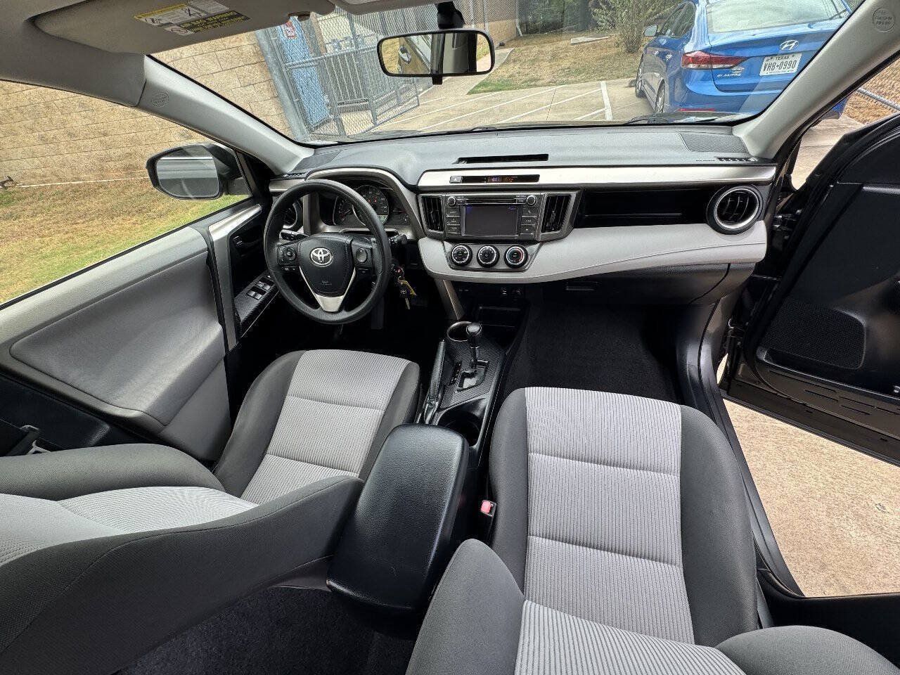 Used 2013 Toyota RAV4 LE FWD image 28