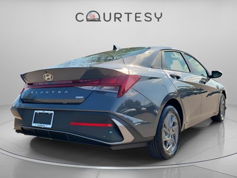 New 2026 Hyundai Elantra Blue image 4