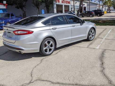 Used 2013 Ford Fusion SE image 4