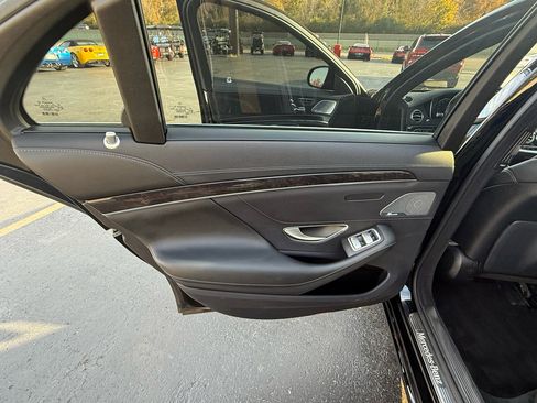 Used 2016 Mercedes-Benz S 550 Sedan image 28