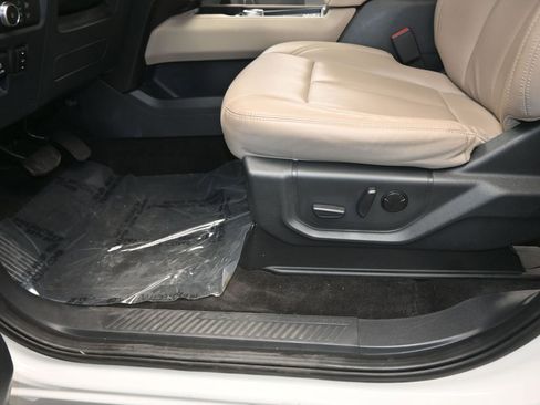 Used 2022 Ford Expedition XLT image 24