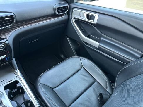 Used 2022 Ford Explorer Limited w/ Class IV Trailer Tow Package image 24