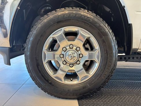 Used 2024 RAM 2500 Tradesman w/ Chrome Appearance Group AWD/4WD image 11