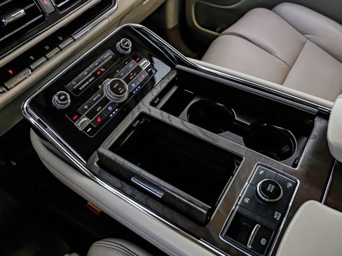 Used 2020 Lincoln Navigator L Reserve w/ Equipment Group 208A Reserve AWD/4WD image 27