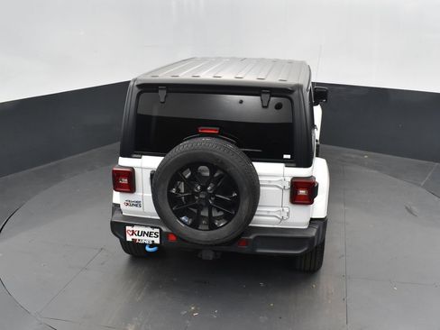 Used 2023 Jeep Wrangler Unlimited Sahara image 25
