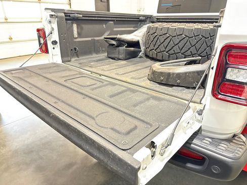Used 2022 Jeep Gladiator Rubicon w/ LED Lighting Group AWD/4WD image 15