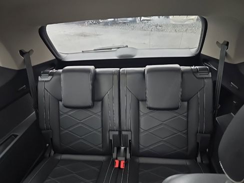 Used 2024 Volkswagen Atlas SE image 19