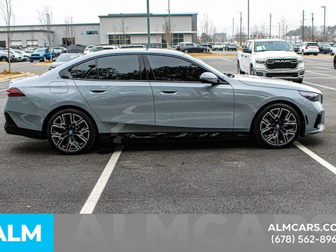 Used 2025 BMW i5 eDrive40i w/ M Sport Package RWD image 8