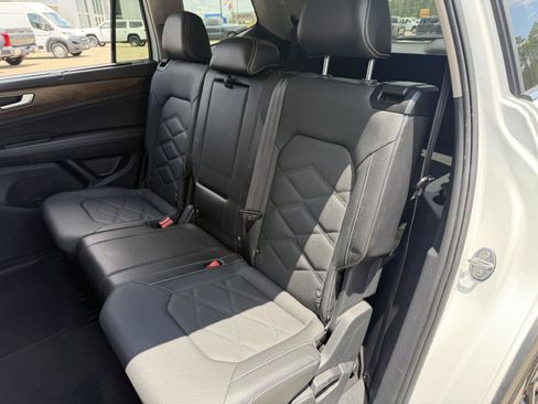 Used 2025 Volkswagen Atlas SE AWD/4WD image 17