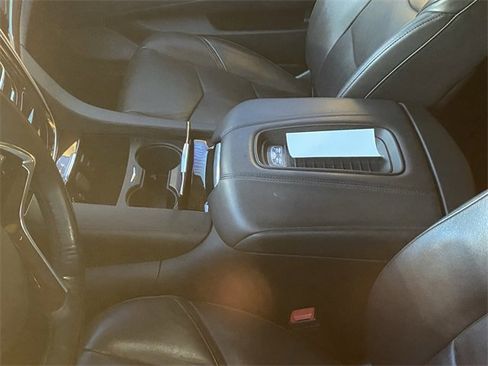 Used 2019 Cadillac Escalade ESV Premium Luxury image 10