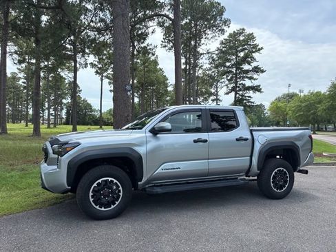 Used 2025 Toyota Tacoma TRD Off-Road w/ TRD Off Road Upgrade Package AWD/4WD image 6