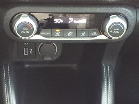 Used 2018 Nissan Kicks SV image 17