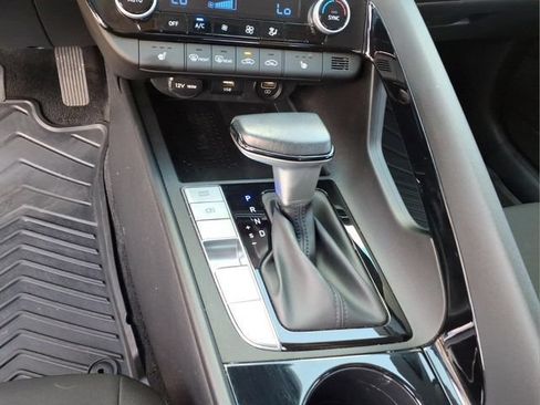 Used 2023 Hyundai Elantra SEL w/ Convenience Package FWD image 27