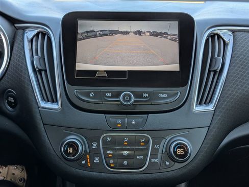 Used 2021 Chevrolet Malibu LT image 22