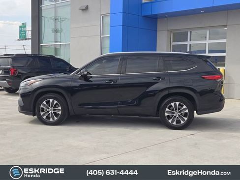 Used 2021 Toyota Highlander XLE image 4