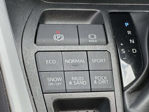 Used 2025 Toyota RAV4 XLE image 27