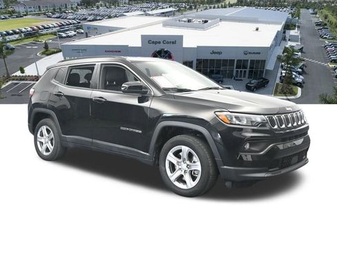 Used 2024 Jeep Compass Latitude image 10
