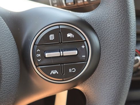 Used 2025 Kia Soul LX w/ LX Technology Package FWD image 13
