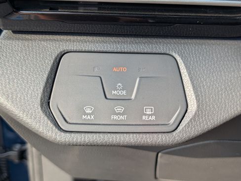 Used 2023 Volkswagen ID.4 Pro AWD/4WD image 19