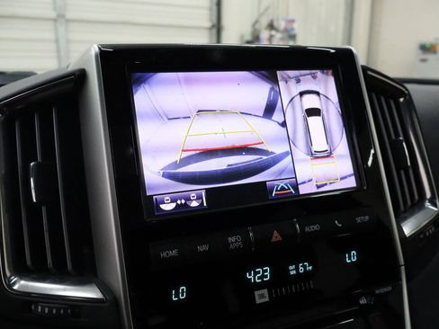 Used 2020 Toyota Land Cruiser image 25