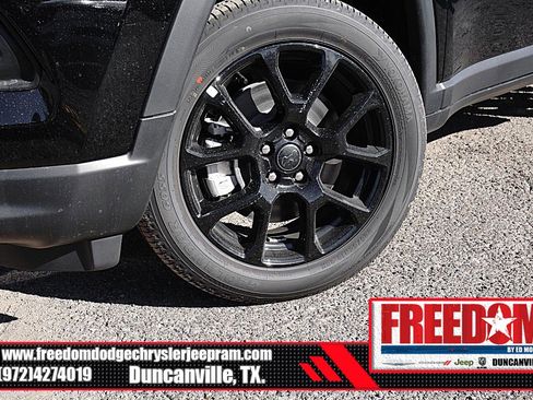 New 2026 Jeep Compass Latitude image 9