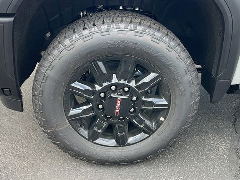 New 2026 GMC Sierra 2500 AT4 w/ AT4 Premium Plus Package image 9