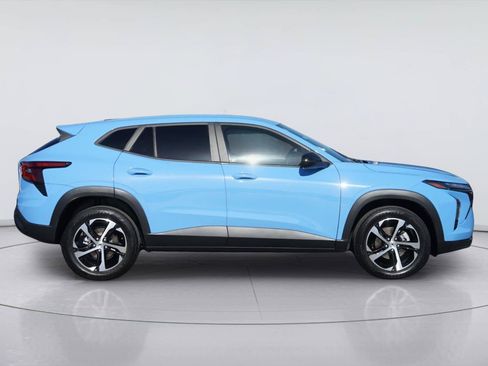 Used 2024 Chevrolet Trax RS w/ Driver Confidence Package FWD image 5