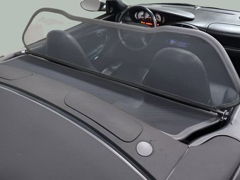 Used 2001 Porsche 911 Carrera 4 image 18