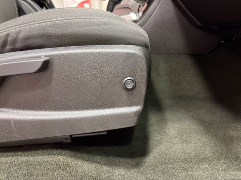 Used 2016 Chevrolet Colorado LT w/ LT Convenience Package image 5