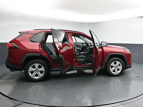 Used 2021 Toyota RAV4 XLE w/ Convenience Package image 29