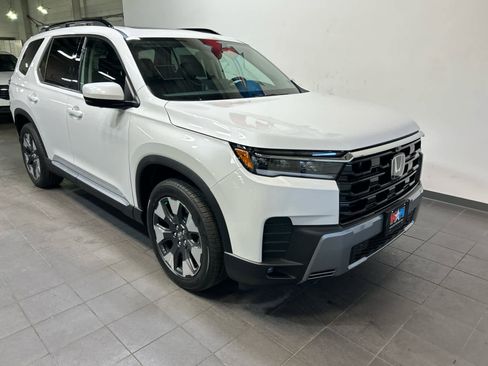 New 2026 Honda Pilot Touring image 2