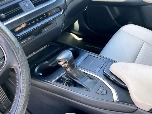 Used 2019 Lexus UX 250h FWD image 16