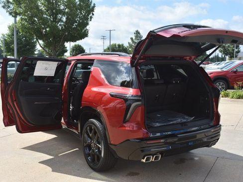 New 2026 Chevrolet Traverse RS w/ LPO, Floor Liner Package FWD image 18