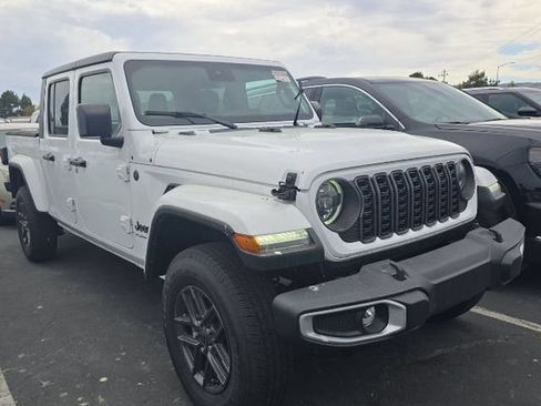 Used 2024 Jeep Gladiator Sport image 5