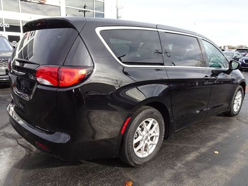 Used 2024 Chrysler Voyager LX image 8