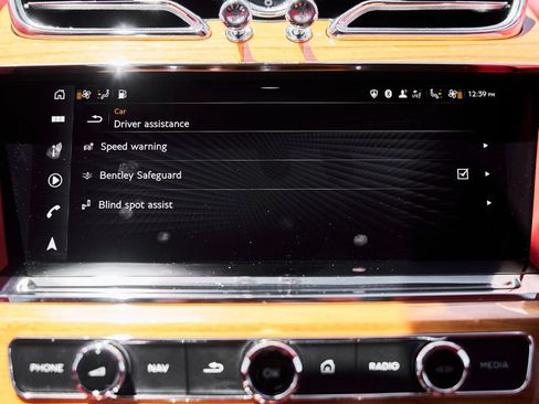 Used 2023 Bentley Bentayga AWD/4WD image 77