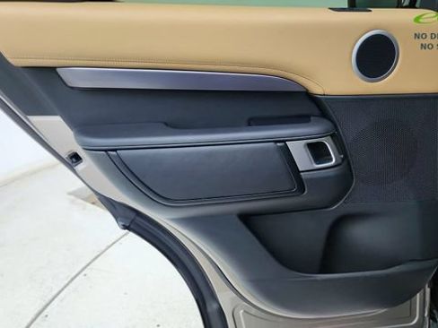 Used 2024 Land Rover Discovery Metropolitan Edition AWD/4WD image 38