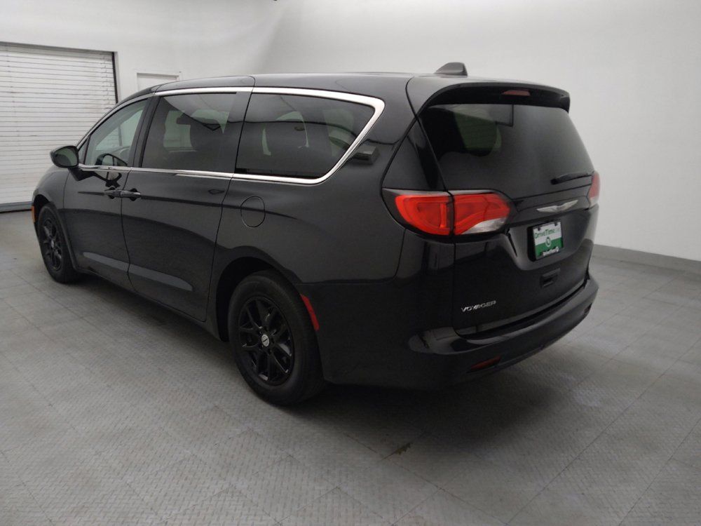 Used 2022 Chrysler Voyager LX FWD image 5