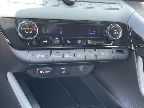 New 2025 Hyundai Elantra Limited FWD image 27